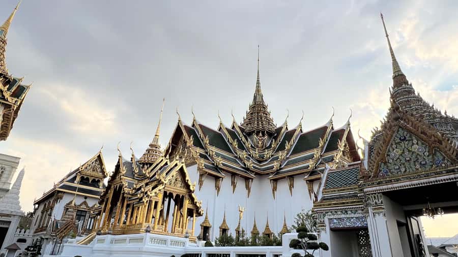 Bangkok: Kid On Tour Grand Palace and Emerald Buddha - Key things that make this tour work for families