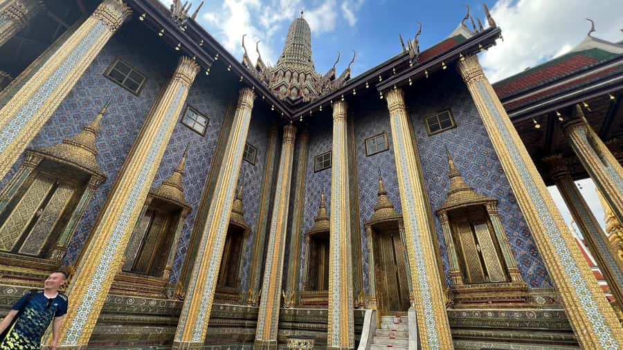 Bangkok: Kid On Tour Grand Palace and Emerald Buddha - Entering the Grand Palace with a kid-first plan