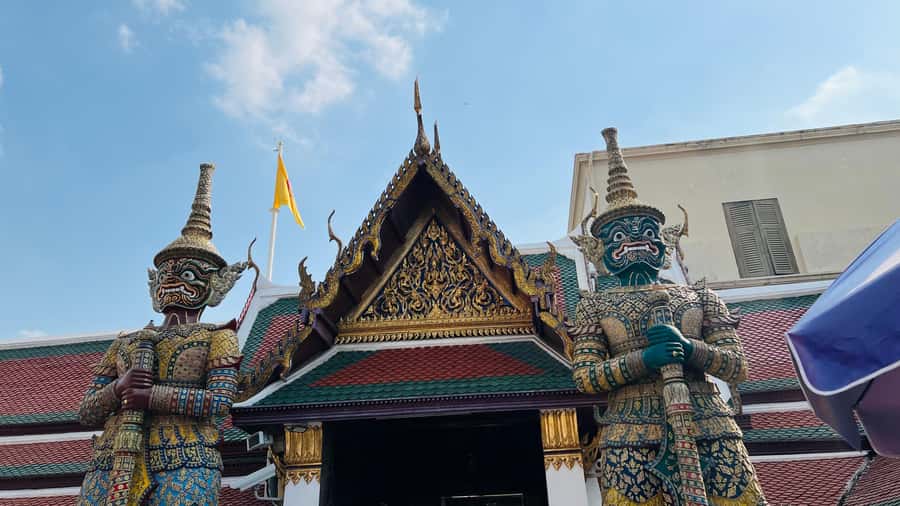 Bangkok: Kid On Tour Grand Palace and Emerald Buddha - Emerald Buddha Temple: the stories behind the stones