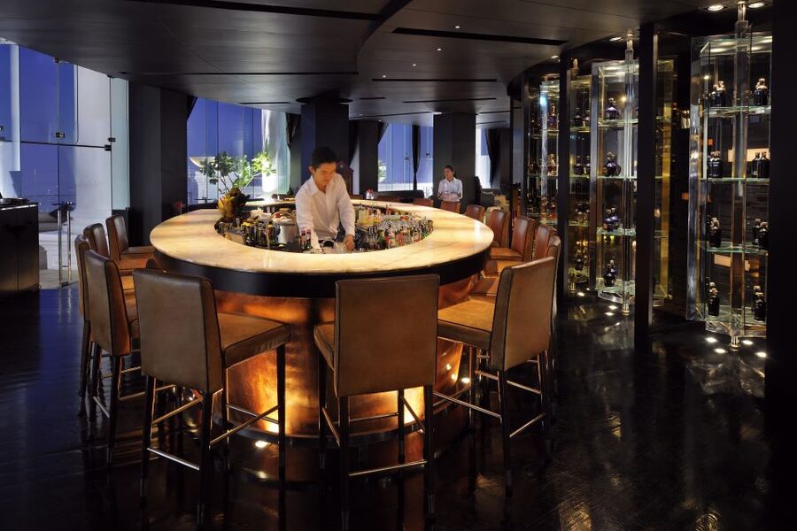 Bangkok: Lebua Rooftop Bar Reservation & Round-Trip Transfer - Pickup and transfer: this is where the value really shows up