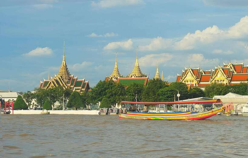Bangkok Long Boat Canal a Big Buddha & Culture Markets Tour - Getting Started at Tha Chang Pier: Where the Busy Part Begins