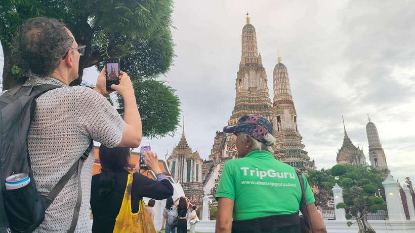 Bangkok: Longtail Boat Canal Tour to Wat Arun - Guides in the front seat: what the reviews’ patterns tell you
