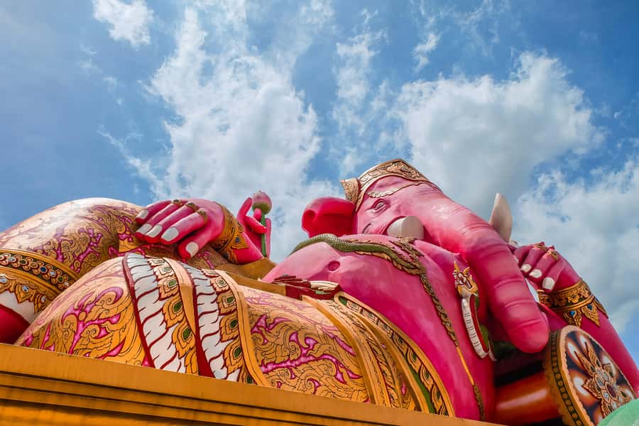 Bangkok: Lord Ganesha Temple Tour - Stop at Wat Saman Rattanaram: the leaning Ganesha temple with shopping built in