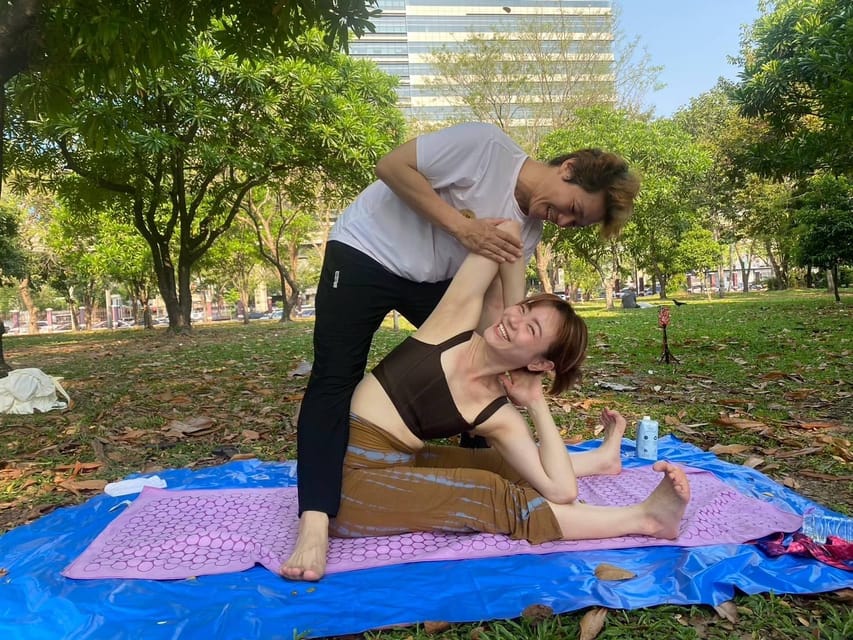 Bangkok: Lumpini Park Yoga Experience - Why Lumpini Park yoga is a smart Bangkok reset
