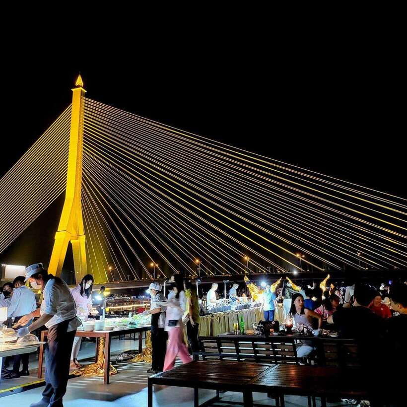 Bangkok: Luxury White Dinner Cruise Free Flow Beer and Wine - Where to board at ICONSIAM Pier 4 and how early to arrive