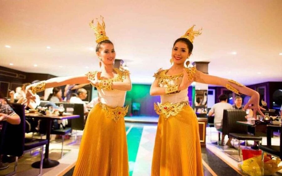 Bangkok: Luxury White Sunset or Dinner Cruise with Beer - Two cruise styles on the Chao Phraya: golden hour or dinner