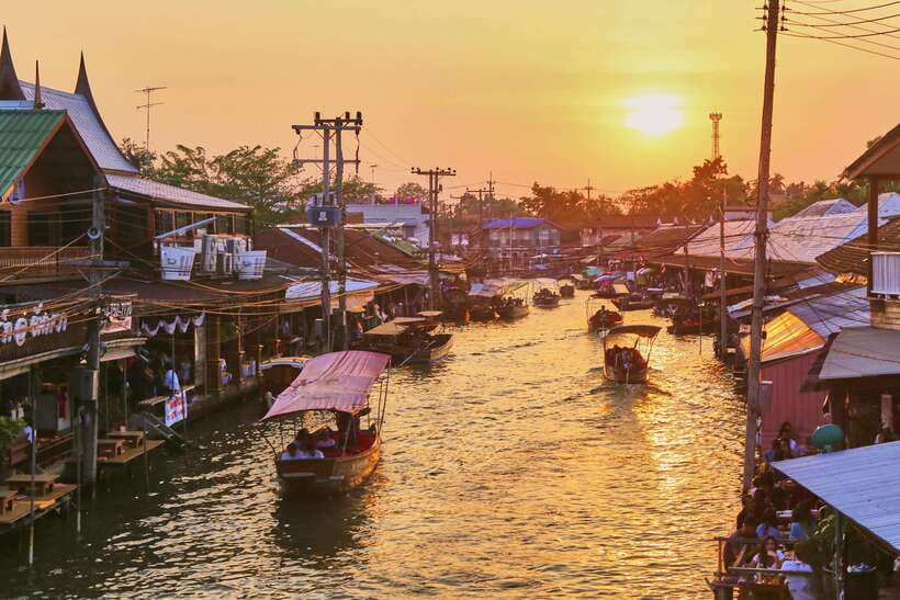 Bangkok: Maeklong Railway & Amphawa Floating Market Day Trip - Amphawa Floating Market: Snacks, shopping, and a canal view