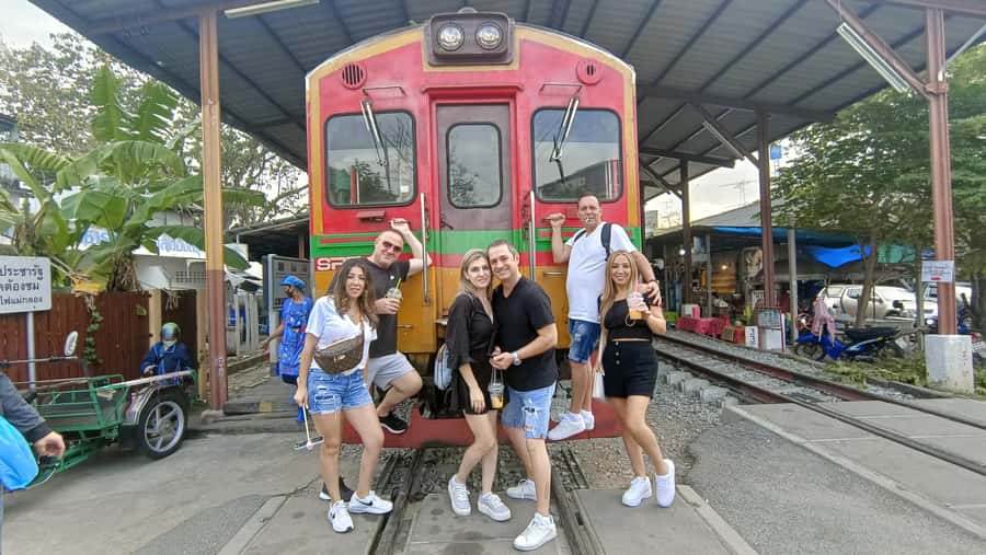 Bangkok: Maeklong Railway & Damnoen Saduak Floating Markets - Key Things You’ll Remember Most