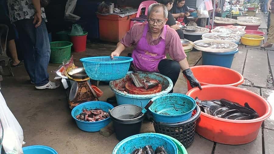 Bangkok: Maeklong Railway & Damnoen Saduak Floating Markets - Price and Value: What $225 Per Group Really Covers