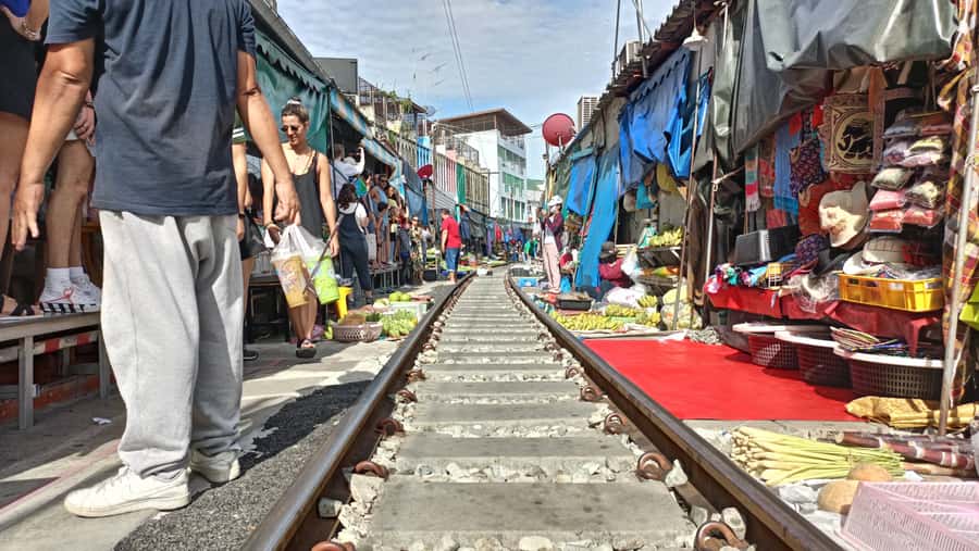 Bangkok: Maeklong Railway & Damnoen Saduak Floating Markets - Practical Tips: Make the Full Day Comfortable