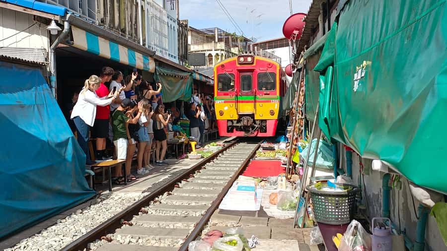 Bangkok: Maeklong Railway & Damnoen Saduak Floating Markets - Who This Tour Suits Best
