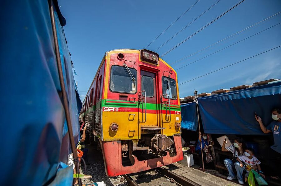 Bangkok: Maeklong Railway Market and Amphawa Floating Market - Key takeaways before you go