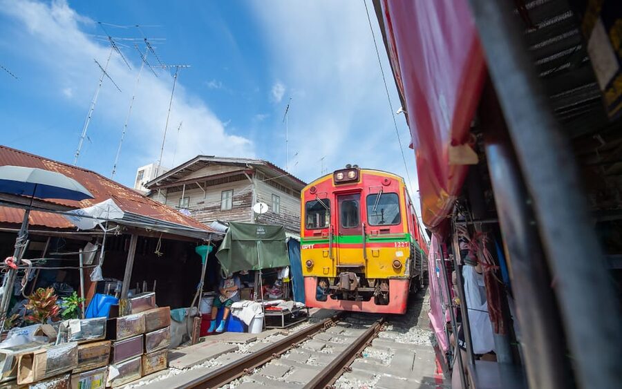 Bangkok: Maeklong Railway Market and Amphawa Floating Market - Meeting at Siam Paragon: start smart, not rushed