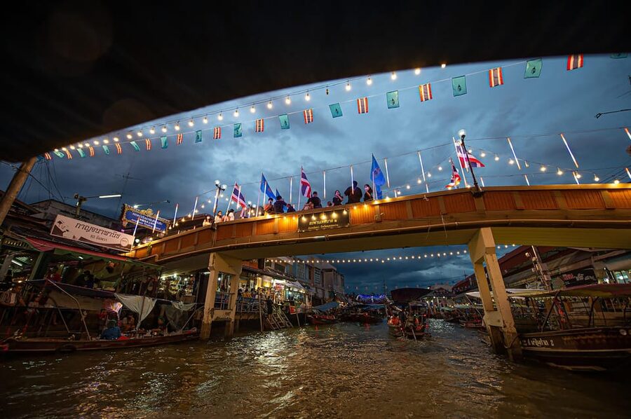 Bangkok: Maeklong Railway Market and Amphawa Floating Market - The long road in air-conditioning: how to handle the 10-hour schedule