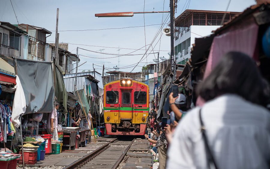 Bangkok: Maeklong Railway Market and Amphawa Floating Market - Maeklong Railway Market: the retracting-roof spectacle you’ll remember