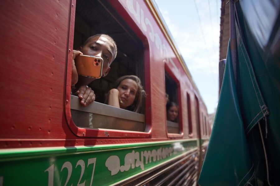 Bangkok: Maeklong Railway Market & Floating Market Tour - The guide and the pacing: why it feels smooth