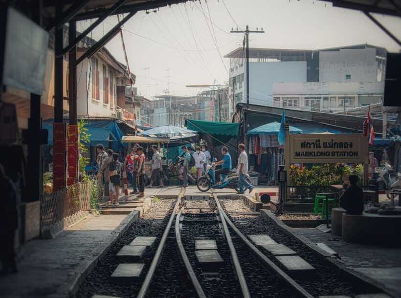 Bangkok: Maeklong Train Market & Amphawa Floating Market - Boat Ride Option at Amphawa: Decide What You Want From the Water
