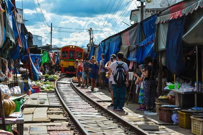 Bangkok: Maeklong Train Market & Amphawa Floating Market - Should You Book This Bangkok to Maeklong and Amphawa Day Trip?