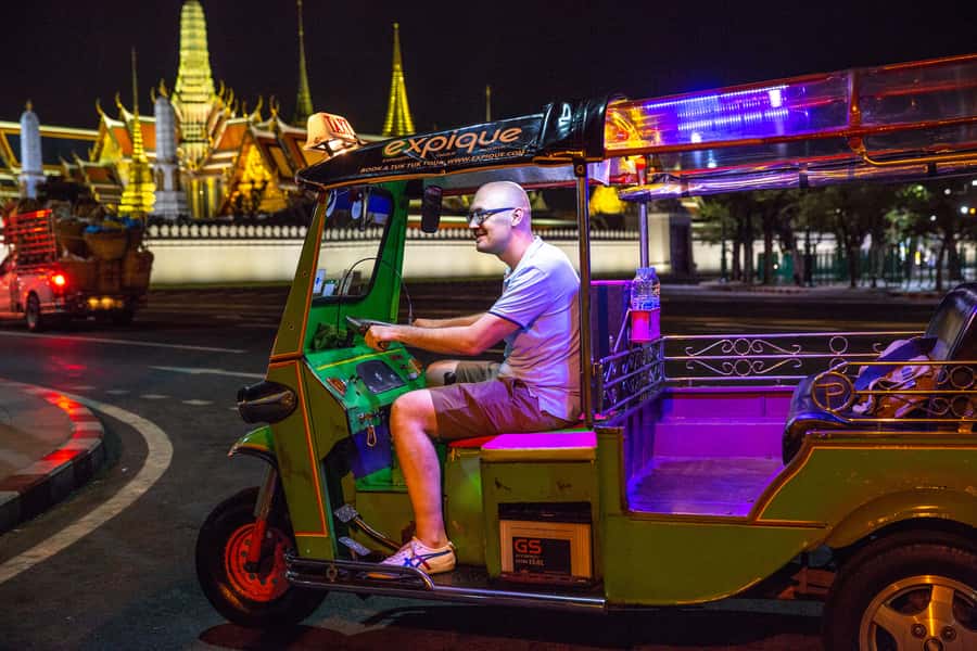 Bangkok: Markets, Temples and Food Night Tour by Tuk Tuk - Markets on Foot: The 20–30 Minute Stroll That Changes Everything