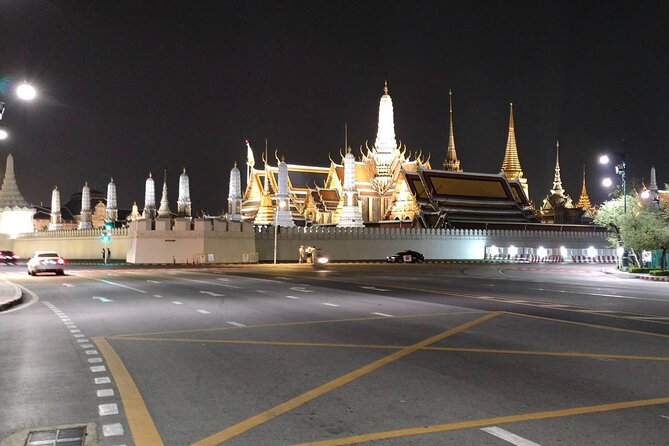 Bangkok: Michelin Guide Street Food Tour by Tuk Tuk - Rajadamnoen Avenue: A Quick City Context Break