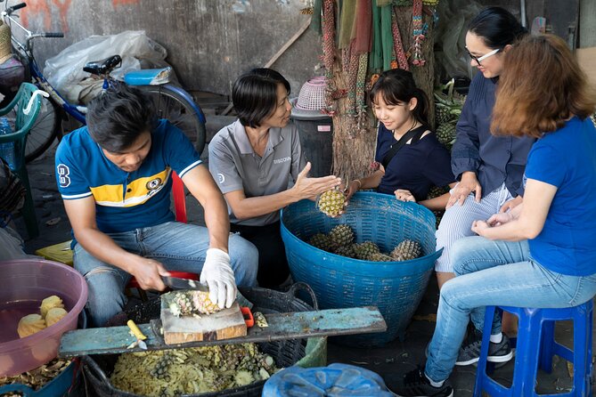 Bangkok: Michelin Street Eats by Tuk-Tuk Guided Food Tour - Guides and small-group impact: why your night can swing