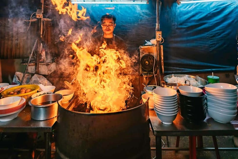Bangkok: Midnight Food Tour by Tuk-Tuk - Meeting at Sam Yan MRT and getting the night rolling
