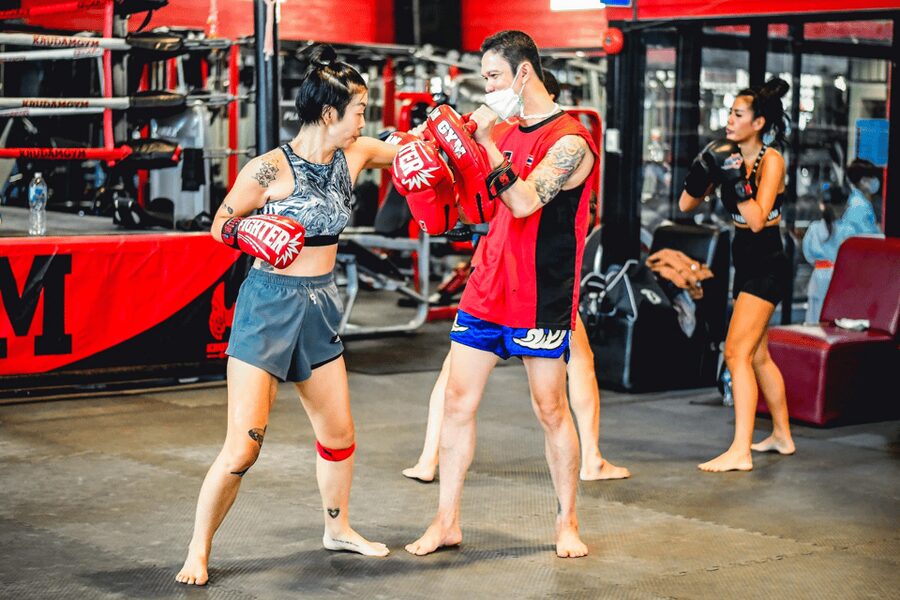 Bangkok: Muay Thai Training Class by Krudam Gym@Sukhumvit 36 - Pad work and bag work: where technique turns into power