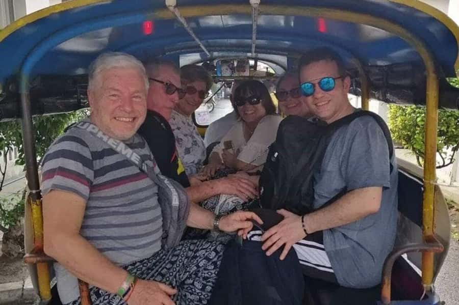 Bangkok : Must-see Private Tour With Car - Your guide’s language skills and city advice