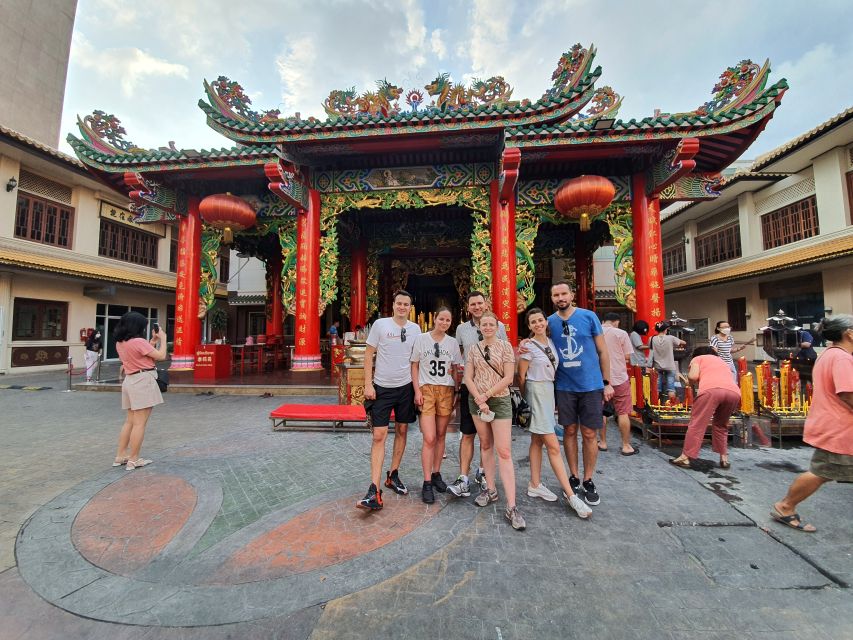 Bangkok: Must things to see in China town, Small group - Chinatown side streets, street art, and Thai Chinese everyday life