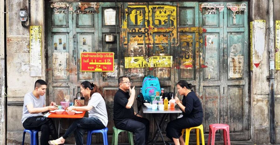 Bangkok: Must things to see in China town, Small group - 4 kilometers, mostly flat—until the temple stairs show up