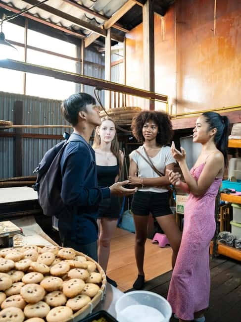Bangkok: Must-Try Hidden Bike & Food Experience - What you’ll eat: Thai snacks, desserts, and seasonal fruit