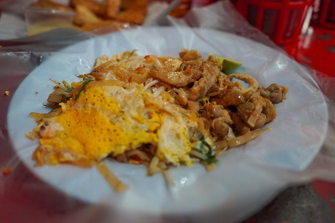 Bangkok Night Michelin Foodie Tour in Chinatown with 15+ tastings - Should You Book This Bangkok Night Michelin Foodie Tour?