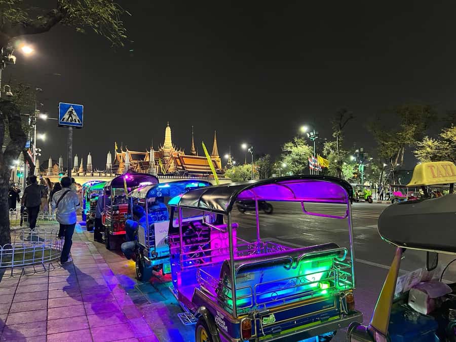Bangkok Night Tour: Food, Temple & Tuk-Tuk - Price and value: what $80 buys you in real Bangkok time