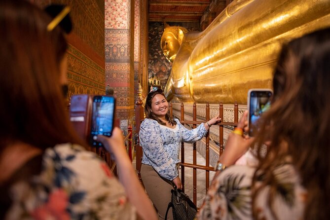 Bangkok Night Tour: Wat Arun, Wat Pho, Chinatown & Tuk Tuk Ride - Getting to Tha Tian Pier and riding the river route (the smart part)