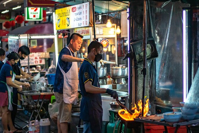 Bangkok Night Tour: Wat Arun, Wat Pho, Chinatown & Tuk Tuk Ride - Chinatown and Yaowarat Road: tuk-tuk energy and street food time