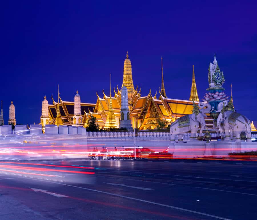 Bangkok Night Tuk Tuk: Private Tour of Markets & Landmarks - Talat Noi after dark: urban art, antiques, and the Rong Kueak Shrine