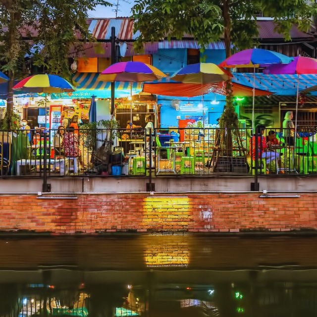 Bangkok Night Tuk Tuk: Private Tour of Markets & Landmarks - Chinatown’s gateway feeling: Chinagate and the gold Buddha at Wat Traimit