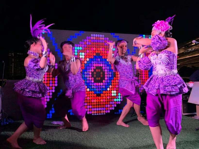Bangkok: Noah 6 Stars Luxury Chaophraya River Dinner Cruise - Live Music and Thai Dance on a Moving Boat
