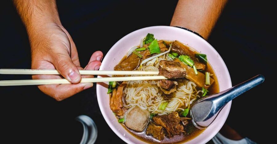 Bangkok: Old Siam Food Tour with 15+ Tastings - Guides and Small-Group Energy: Why Annie, O, and Om Keep Showing Up