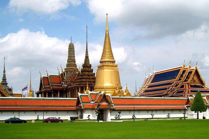 Bangkok Old Town: Day and Night Tour - Wat Phra Kaew: the Emerald Buddha temple as the spiritual centerpiece