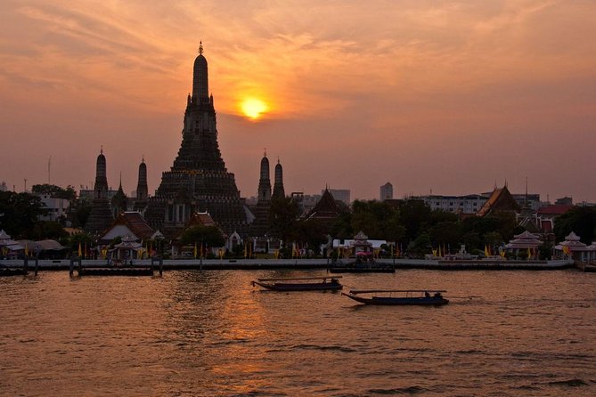 Bangkok Old Town: Day and Night Tour - Dinner, Thai massage, and Khao San Road: mixing comfort with chaos