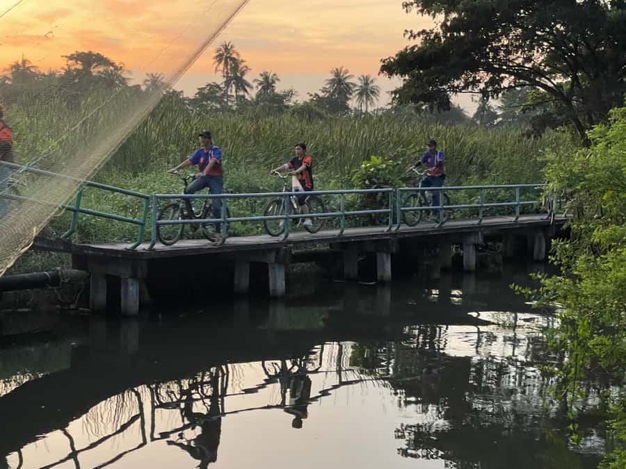 Bangkok Paradise Bicycle & Boat Tour - Your Day Start: Pickup, briefing, and choosing the bike