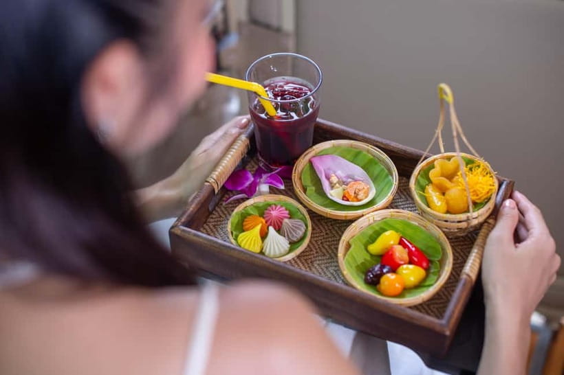 Bangkok: Premium Damnoen Saduak & Railway Market By Food Bus - Premium food bus comfort before the markets hit