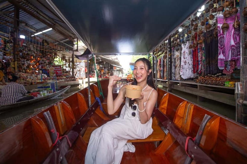 Bangkok: Premium Damnoen Saduak & Railway Market By Food Bus - Maeklong Railway Market: when the train cuts through the stalls