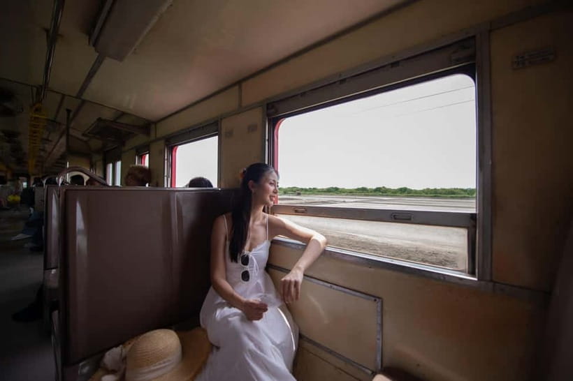 Bangkok: Premium Damnoen Saduak & Railway Market By Food Bus - Salt Lake De Maeklong Coffee Shop: snacks, photos, and blue-sky scenes