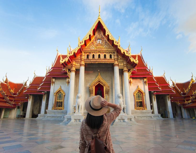 Bangkok: Private and All-Inclusive Instagram Tour - A cute local cafe stop for that pause-and-shoot moment