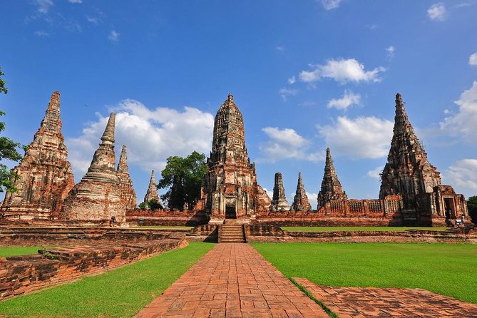 Bangkok: Private Ayutthaya and Bang Pa-In Summer Palace Tour - Wat Yai Chaya Mongkol near the river: the 500-year-old closer