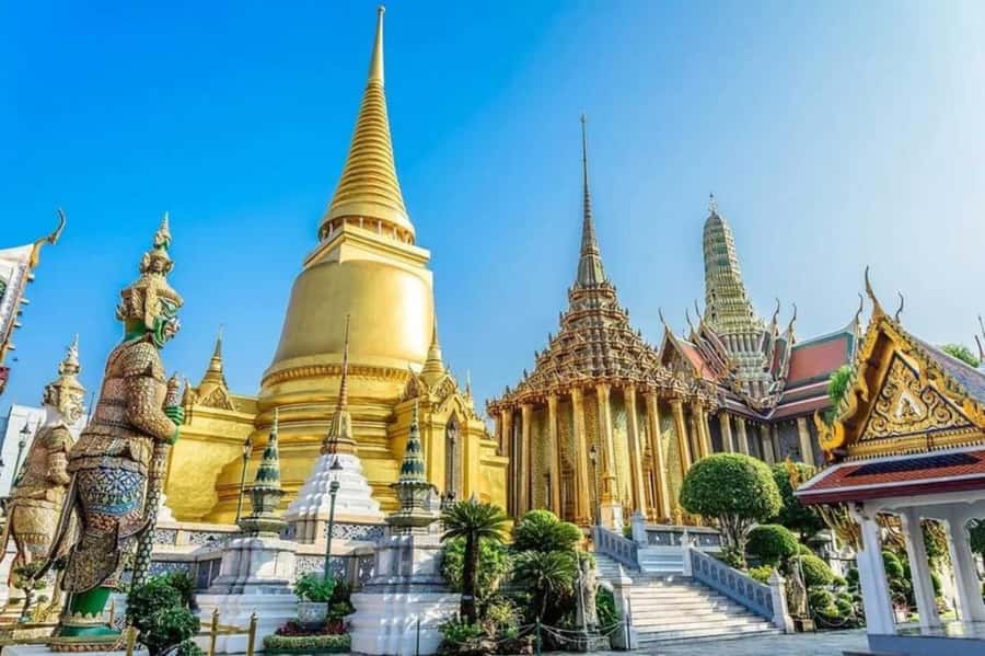 Bangkok: Private Charter with Customizable Route - Shopping swings: ICONSIAM, the Siam area, CentralWorld, and Chatuchak