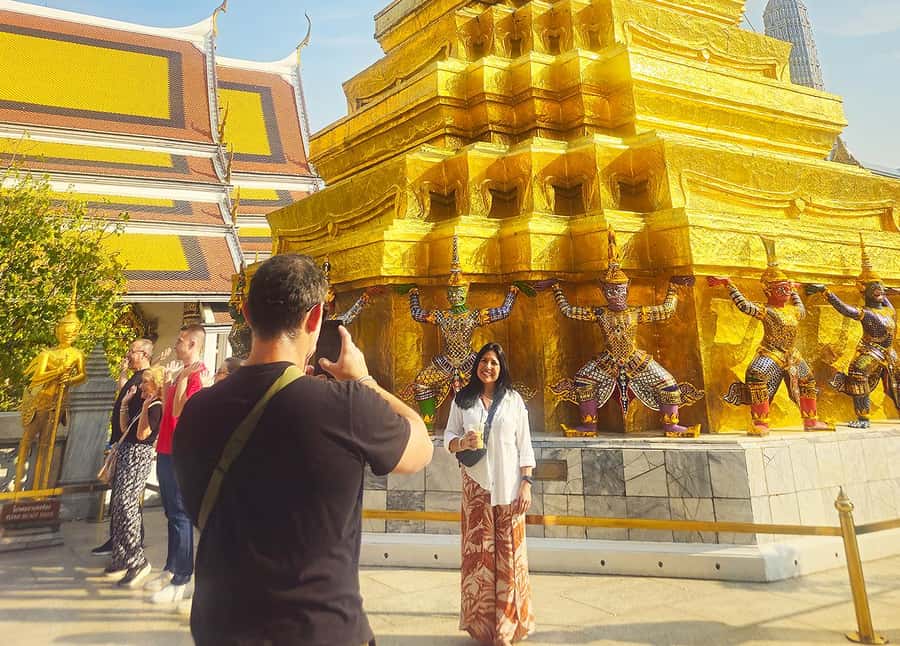 Bangkok Private & Custom Local Guide Tour - Wat Ratchanatdaram to Ban Bat: temple time with photo and pacing