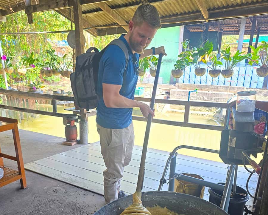 Bangkok: Private Damnoen Saduak Floating & Train Market Tour - Coconut sugar factory and sweets made by hand